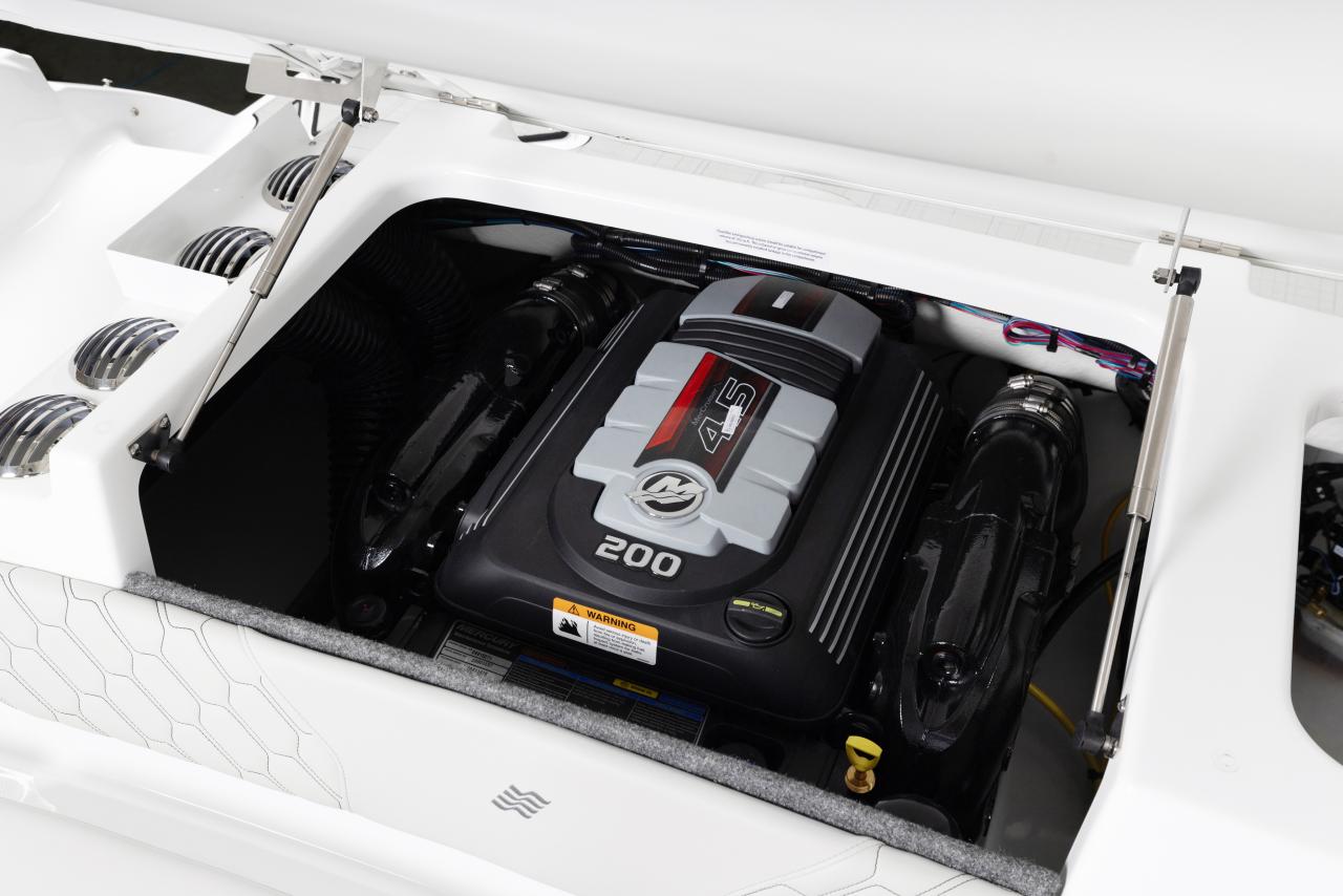 Four Winns H1 Horizon Freedom IO inboard/outboard engine compartment – Mercury power and reliability, available at Lark Marine