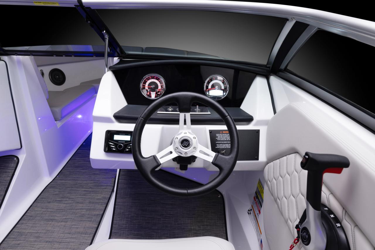 Four Winns H1 Horizon Freedom IO helm with illuminated gauges and steering wheel – modern dash design, Lark Marine Cadillac MI
