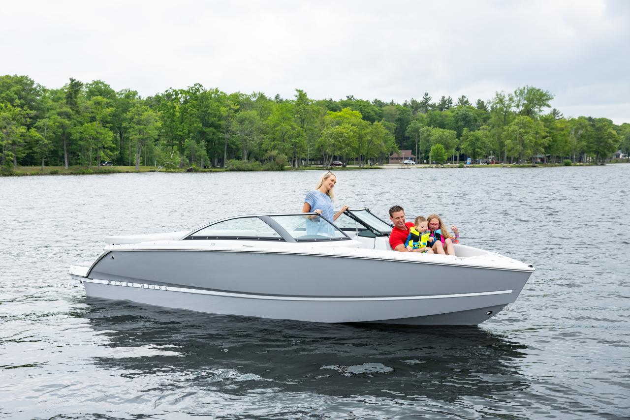 Four Winns H2 Horizon Freedom IO bowrider near green shoreline – premium design with spacious seating, Lark Marine inventory