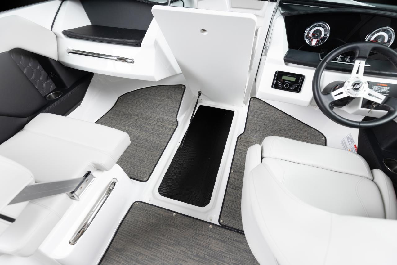 Four Winns H2 Horizon Freedom IO bow seating with premium upholstery – comfort and storage, available at Lark Marine