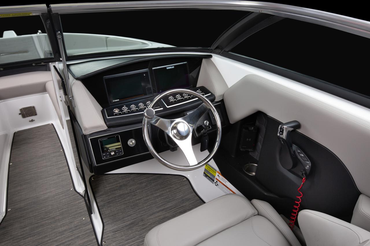Four Winns Horizon dash and steering wheel – modern gauges and premium helm features, available at Lark Marine