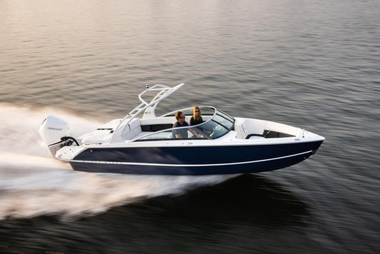 Four Winns Horizon speeding across open water – sleek white fiberglass hull with Mercury outboard, available at Lark Marine